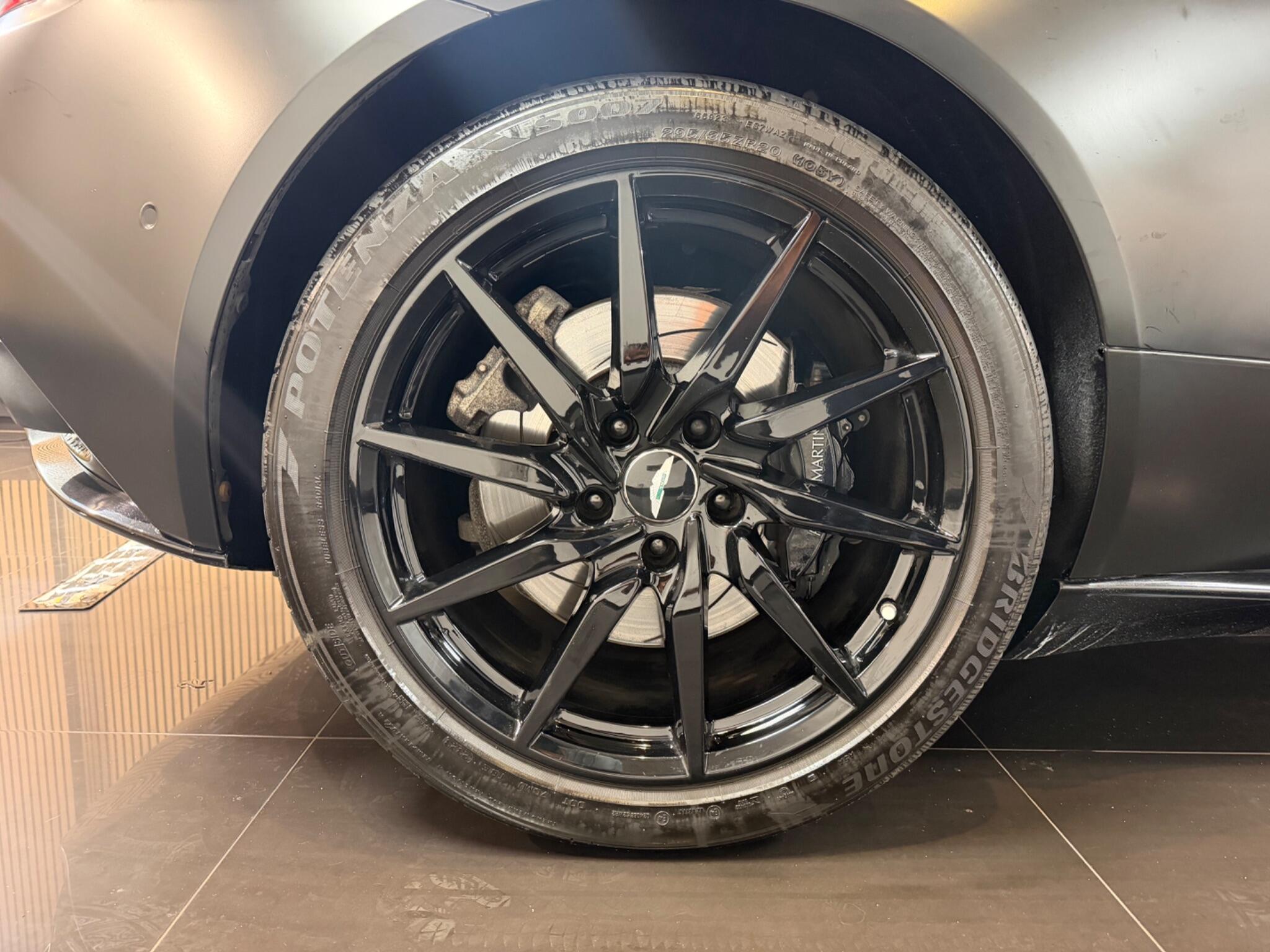 Aston Martin DB11